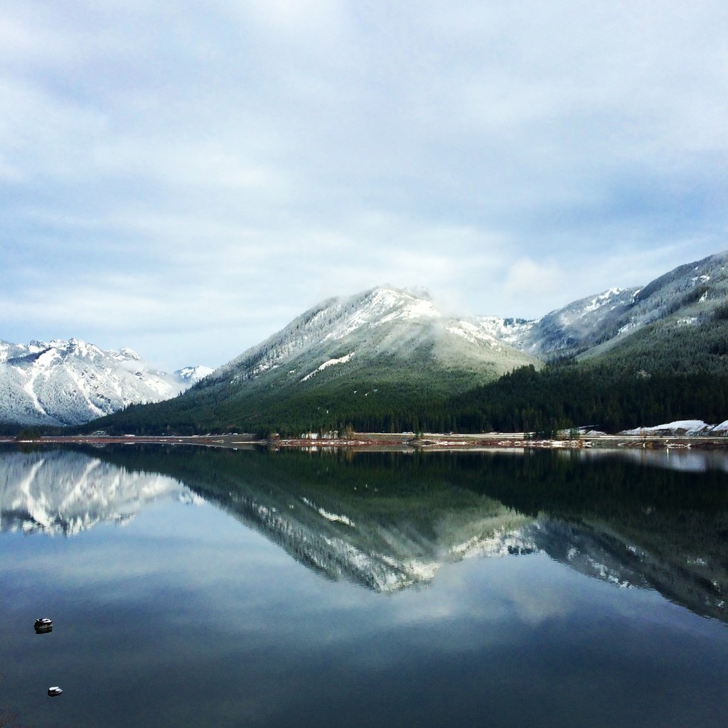Iron Horse Trail along Lake Keechelus